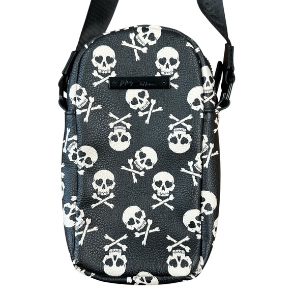 Betsey Johnson skull and crossbones black white crossbody bag - Picture 3 of 9